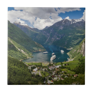 Azulejo De Cerâmica Opinião de Noruega a Geiranger de Flydalsjuvet