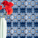 Azulejo De Cerâmica Ornamentado Geométrico Simétrico Azul E Branco<br><div class="desc">Belo design decorativo elegante,  com um padrão geométrico simétrico,  composto por ornamentos azuis e brancos.</div>