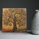 Azulejo De Cerâmica Ouro Klimt Árvore da Vida Abstrato de Arte Nouveau<br><div class="desc">Este azulejo cerâmico impressionante mostra uma Árvore de Vida abstrato inspirada na "fase de ouro" de Gustav Klimt. Klimt foi fascinado por mosaicos bizantinos e desenvolveu sua própria técnica de mosaico usando folha de ouro e cores brilhantes. Este trabalho de arte homenageia a abordagem inovadora de Klimt ao mosaico e...</div>