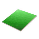 Azulejo De Cerâmica Padrão brilhante de malha geométrica verde-claro<br><div class="desc">O padrão geométrico brilhante do gradiente verde claro da malha geométrica triângulos brilhantes ombre. Legal malha geométrica do triângulo moderno com design de gradiente verde-claro a verde-escuro.</div>