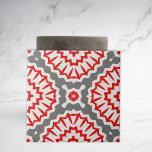 Azulejo De Cerâmica Padrão de Cinza Vermelha Étnica Marroquina Vibrant<br><div class="desc">Design cerâmico moderno vibrante,  com um padrão sem soldadura de formas geométricas em vermelho e branco sobre fundo de cinza.</div>