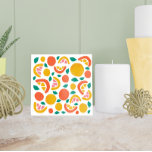 Azulejo De Cerâmica Padrão de Citros de Toranja Laranja<br><div class="desc">Este azulejo cerâmico apresenta um padrão colorido de fruta com toranja e fatias laranja,  e folhas verdes pequenas.</div>