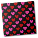 Azulejo De Cerâmica Padrão de Coração Moderno Simples<br><div class="desc">Azulejo cerâmico de padrão vermelho-rosa preto brilhante brilhante Super doce impressão com corações vermelhos e cor-de-rosa. Perfeito para um impressão bonitinho ou, claro, Dia do Namorados! Escolha a cor de fundo para atender às suas necessidades! Quer queiras usar este azulejo como uma pequena porta copos ou trivit para uma bebida...</div>