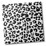 Azulejo De Cerâmica Padrão de Impressão de animais bonitos Leopardo br<br><div class="desc">Use este azulejo de padrão de impressão leopardo fofo e fofo como pano de fundo para personalizar seu espaço vivo. Você também pode mudar a coloração de fundo para realmente fazê-la sua própria aparência. E você pode até fazer do padrão preto de chita uma cor completamente diferente! Quer queiras usar...</div>