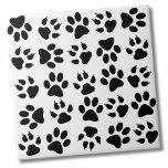 Azulejo De Cerâmica Padrão De Pata De Cão Preto Branco E Bonito<br><div class="desc">Impressão super fofo e moderno com patas de animais em preto e branco, mas você pode mudar a cor de fundo! Perfeito para um impressão bonitinho. Excelente para amantes de animais de estimação e pais de animais de estimação, ou um escritório de veteranos ou um camponês. Muitas opções! Quer queiras...</div>