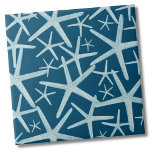 Azulejo De Cerâmica Padrão de Praia Azul Marinho Náutico Costeira<br><div class="desc">Um padrão de praia marinho e costeira com estrelas-do-mar. Mude a cor de fundo, se quiser! Quer queiras usar este azulejo como uma pequena porta copos ou trivit para uma bebida ou prato... ou queres ficar grande com uma pancada de cozinha, ou azulejo de banheiro, depende de ti! Faça uma...</div>
