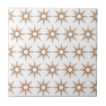 Azulejo De Cerâmica Padrão de Starburst Rosa Moderno do Século médio<br><div class="desc">design de inspiração moderna do século médio com padrão de estouro retrorado cor-de-rosa sobre fundo branco. Design simples e limpo moderno. Crie seu próprio padrão personalizado carregando uma nova imagem ou use o botão "mensagem" para entrar em contato com o designer para obter ajuda. Para criar seu próprio design de...</div>