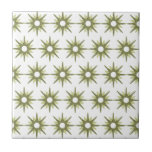 Azulejo De Cerâmica Padrão de Starburst Verde e Branco moderno do sécu<br><div class="desc">Médio moderno do século com inspiração design com padrão de estímulos retrorados verdes em um fundo branco. Design simples e limpo moderno. Crie seu próprio padrão personalizado carregando uma nova imagem ou use o botão "mensagem" para entrar em contato com o designer para obter ajuda. Para criar seu próprio design...</div>