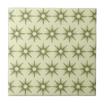 Azulejo De Cerâmica Padrão de Starburst Verde Moderno do Século médio<br><div class="desc">Médio moderno do século com inspiração de design com padrão antigo de estrelas verdes retroradas sobre um fundo verde mais claro. Design simples e limpo moderno. Crie seu próprio padrão personalizado carregando uma nova imagem ou use o botão "mensagem" para entrar em contato com o designer para obter ajuda. Para...</div>