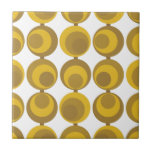 Azulejo De Cerâmica Padrão Dourado da Mostarda Moderna do Século médio<br><div class="desc">design de inspiração moderna do século médio com um padrão sem descontinuidades de círculos de mostarda de ouro retrô em fundo branco. Design simples e limpo moderno. Crie seu próprio padrão personalizado carregando uma nova imagem ou use o botão "contate este designer" para obter ajuda. Para criar seu próprio design...</div>