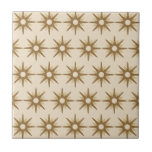 Azulejo De Cerâmica Padrão Dourado de Starburst do século médio<br><div class="desc">design de inspiração moderna do século médio, com padrão antigo de estrelas de ouro retroradas em um fundo bege. Design simples e limpo moderno. Crie seu próprio padrão personalizado carregando uma nova imagem ou use o botão "contate este designer" para obter ajuda. Para criar seu próprio design de padrão: 1....</div>