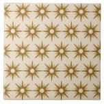 Azulejo De Cerâmica Padrão Dourado de Starburst do século médio Grande<br><div class="desc">design de inspiração moderna do século médio, com padrão antigo de estrelas de ouro retroradas em um fundo bege. Design simples e limpo moderno. Crie seu próprio padrão personalizado carregando uma nova imagem ou use o botão "mensagem" para entrar em contato com o designer para obter ajuda. Para criar seu...</div>