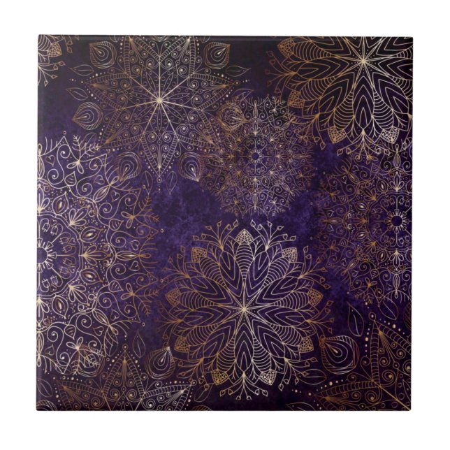 Azulejo De Cerâmica Padrão Floral de Mandala Elegante Dourado e Roxo (Frente)