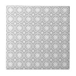 Azulejo De Cerâmica Padrão floral geométrico geométrico branco das Cin<br><div class="desc">azulejo de cerâmica de padrão florístico geométrico branco Cinza</div>