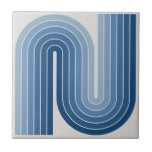 Azulejo De Cerâmica Padrão Geométrico de Stripes com Estilo Retroativo<br><div class="desc">Padrão Geométrico Colorido de Estilo de Vintagem Retroativo 70s em Blues.</div>