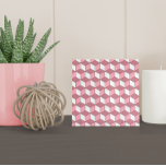 Azulejo De Cerâmica Padrão Isométrico Dourado Rosa Rosa Rosa Moderno<br><div class="desc">Este azulejo cerâmico moderno apresenta um padrão isométrico em tons rosa e brancos personalizáveis com textura falsa de ouro rosa.</div>