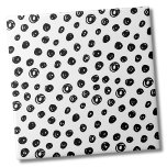 Azulejo De Cerâmica Padrões de pontos em círculo branco preto<br><div class="desc">Use este ponto simples e chic preto e branco bagunçado ou círculos de fundo para personalizar seu espaço de vida. Você também pode mudar a coloração de fundo para realmente fazê-la sua própria aparência. E você pode até fazer dos pontos pretos uma cor completamente diferente também! Quer queiras usar este...</div>