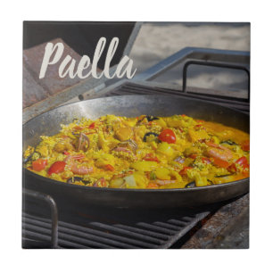 Azulejo De Cerâmica Paella é cozida em um presente de chef