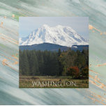 Azulejo De Cerâmica Paisagem do Monte Rainier Cêntico em Washington<br><div class="desc">Azulejo cerâmico com uma imagem paisagística cênica de neve cobriu Monte Rainier e um vale verde no noroeste do Pacífico,  em Washington. Selecione o tamanho do seu azulejo. Faz um triveto de cozinha excelente e um souvenir viagem!</div>