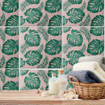 Azulejo De Cerâmica Palma Rosa Tropical e Verde deixa um padrão perfei<br><div class="desc">A Palma Tropical Rosa e Verde Deixa o Padrão Invisível é um design vibrante e vivo que apresenta uma variedade de folhas de palma rosa e verde dispostas em um padrão repetitivo. O padrão tem um layout perfeito, o que significa que as bordas do design se combinam perfeitamente para criar...</div>