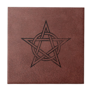 Azulejo De Cerâmica Pentagram - símbolo mágico pagão no couro vermelho