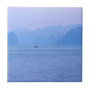 Azulejo De Cerâmica Pequeno navio de pesca em Ha Long Bay - Vietname, 