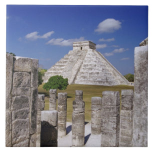 Azulejo De Cerâmica Pirâmide de Kukulcan como visto do grupo de