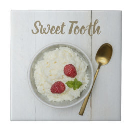 Azulejo De Cerâmica Podim de arroz doce com framboesas sobremesa