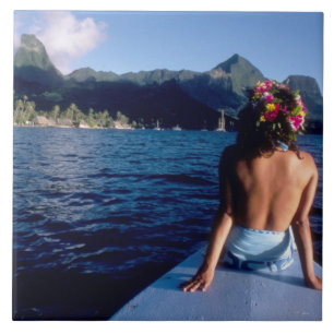 Azulejo De Cerâmica Polinésia Francesa, Moorea. Mulher desfrutando da
