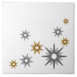 Azulejo De Cerâmica Prata moderna de Starburst do século médio e Doura<br><div class="desc">design de inspiração moderna do século médio,  com rajadas de prata retrorada e dourada antigas,  sobre fundo branco. Design simples e limpo moderno.</div>