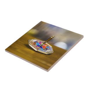 Azulejo De Cerâmica Presente SlipperyJoe Hanukkah dreidel base octogon
