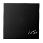 Azulejo De Cerâmica Preto Personalizado<br><div class="desc">O preto foi uma das primeiras cores usadas por artistas em pinturas de cavernas neolíticas. Na Europa do século 14, ela foi vestida pela realeza, pelo clero, pelos juízes e pelos funcionários governos. Ela foi vestida por poetas românticos ingleses, empresários e estadistas no século 19, e se tornou uma cor...</div>