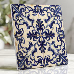 Azulejo De Cerâmica Rustic Blue e White Majolica<br><div class="desc">Este azulejo rústico apresenta um tradicional design Majolica azul e branco com detalhes florais e de trabalho de rolagem intrincados. Seu acabamento angustiado adiciona um toque autêntico de vintage, perfeito para os estilos mediterrânicos, de fazenda ou clássicos de decoração. O padrão simétrico cria uma aparência coesa e eterno, fazer uma...</div>