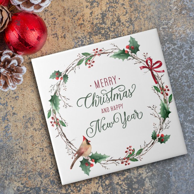 Azulejo De Cerâmica Rustic Holly Berry Wreath com Bird Holiday (Criador carregado)