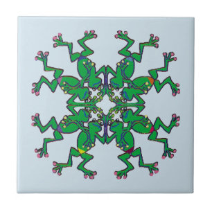 Azulejo De Cerâmica Sapos verdes celtas que fazem a natação