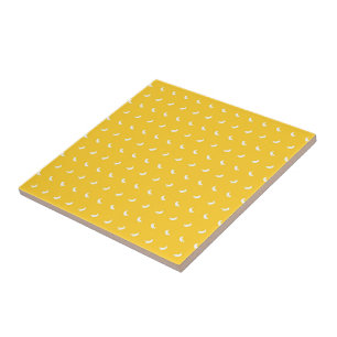 Azulejo De Cerâmica Silhuettes de Pequenas Bananas Brancas em Amarelo