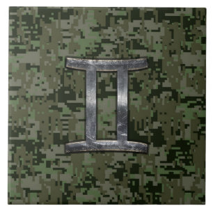 Azulejo De Cerâmica Símbolo Gemini Zodiac na Camuflagem Digital Verde