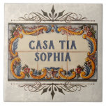 Azulejo De Cerâmica Sinal de Casa Espanhola<br><div class="desc">Um nome típico em casas espanholas. Clique em "Personalizar" para editar o texto. como seu nome ou endereço de rua,  ou quaisquer ajustados (o que você vê é o que você obtém),  ou peça ajuda (gratuita). 👉 Mais itens com este design: www.zazzle.com/aura2000/spanishhousesign</div>