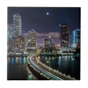 Azulejo De Cerâmica Skyline da cidade de Miami com a ponte na noite