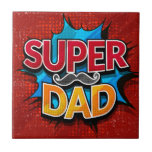 Azulejo De Cerâmica Super Pai Mustache Moderno Grunge<br><div class="desc">Os Azulejos Decorativos do Super Pai Mustache Moderno Grunge apresentam o texto "Super Pai" na tipografia moderna vermelha e amarela,  em um fundo azul e vermelho,  acentuado com bigode. Presentes para Pai de aniversário,  Dia de os pais,  Natal,  feriados e muito mais. Criado pelo Evco Studio www.zazzle.com/store/evcostudio</div>