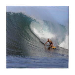 Azulejo De Cerâmica Surfista que surfa a onda surfando da ilha