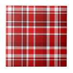 Azulejo De Cerâmica Tartan da Xadrez branca vermelha<br><div class="desc">Esta design vermelha e branca tem um padrão repetitivo verificado / tartan que é texturizado levemente. É um padrão brilhante de xadrez na moda.</div>