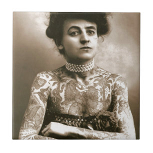 Azulejo De Cerâmica Tattoed com pérolas, foto do circo do Victorian