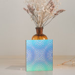 Azulejo De Cerâmica Teal Blue Green Silver Ombre Arabesque Geométrico<br><div class="desc">Design de azulejo de cerâmica decorativa única e vibrante,  com um padrão geométrico sem soldadura em tons de falso gradiente prateado e verde,  azul.</div>