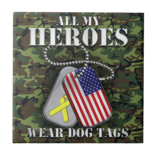 Azulejo De Cerâmica Todo meu dog tags do desgaste dos heróis - Camo