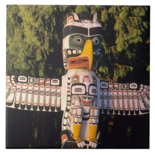Azulejo De Cerâmica Um poste totêmico em Vancouver, Canadá.