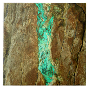 Azulejo De Cerâmica Veia natural de turquesa na pedra marrom áspera