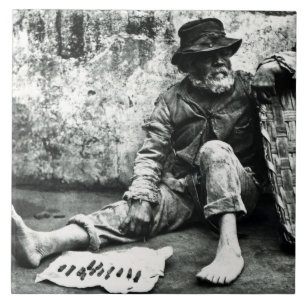 Azulejo De Cerâmica vendedor do Charuto-fim, c, 1865 (foto de b/w)