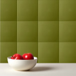 Azulejo De Cerâmica Verde oliva de cor sólida<br><div class="desc">Design verde-oliva de cor sólida.</div>