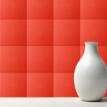 Azulejo De Cerâmica Vermelho brilhante liso de cor sólida<br><div class="desc">Design vermelho brilhante de cor sólida flamingo.</div>